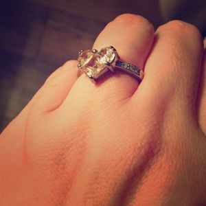 Cubic zirconia pink heart shape ring